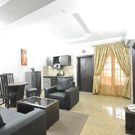 Sheer Luxury Apartments And Suites Абуджа Стая снимка