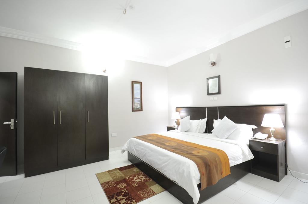 Sheer Luxury Apartments And Suites Абуджа Стая снимка