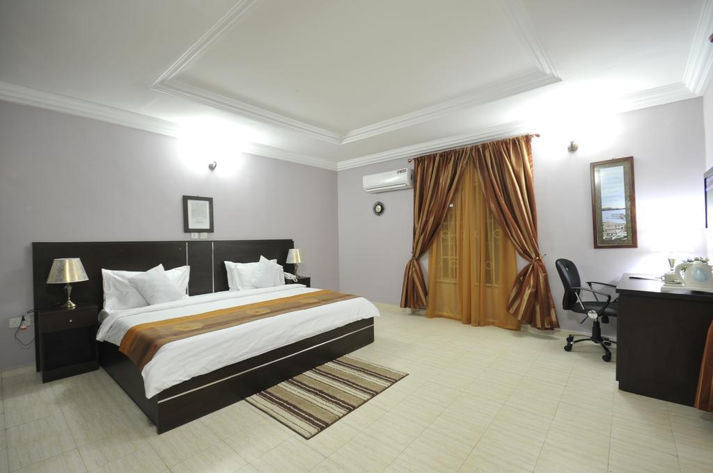 Sheer Luxury Apartments And Suites Абуджа Стая снимка