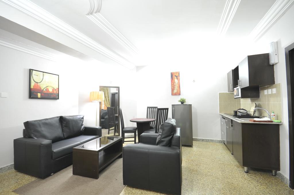 Sheer Luxury Apartments And Suites Абуджа Стая снимка