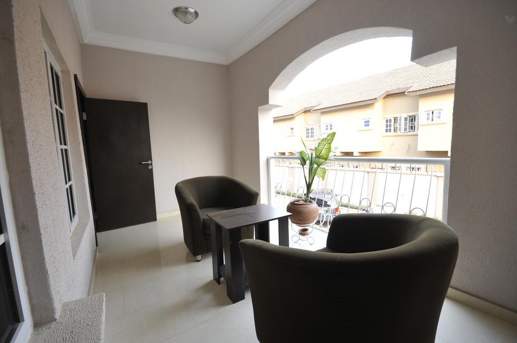 Sheer Luxury Apartments And Suites Абуджа Екстериор снимка
