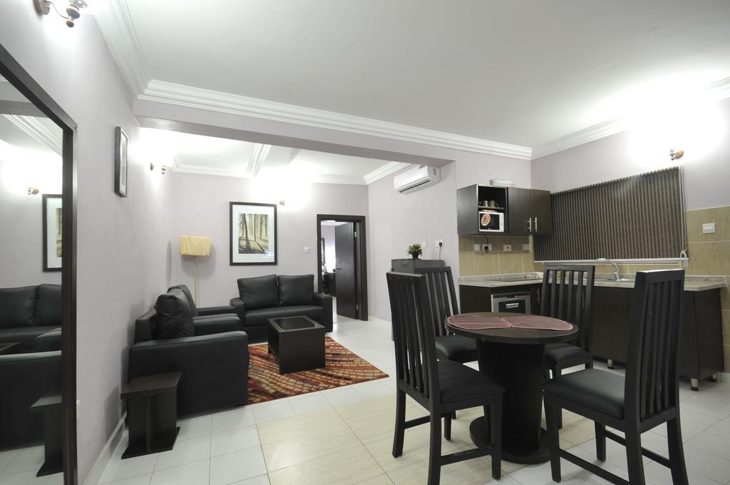 Sheer Luxury Apartments And Suites Абуджа Стая снимка