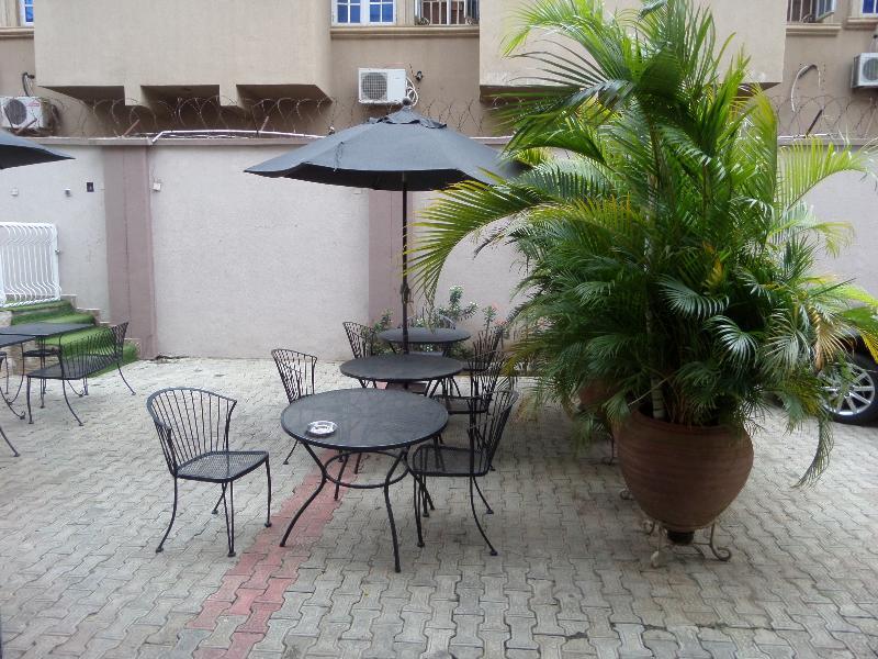 Sheer Luxury Apartments And Suites Абуджа Екстериор снимка
