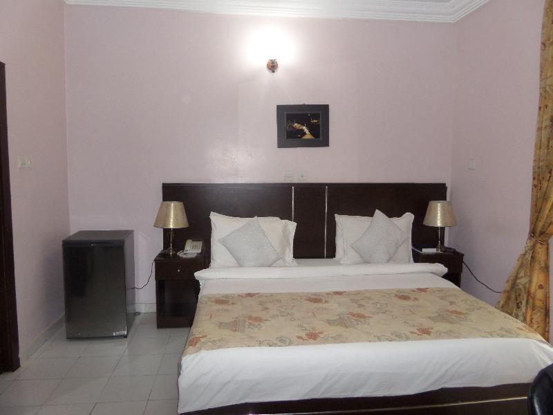 Sheer Luxury Apartments And Suites Абуджа Екстериор снимка