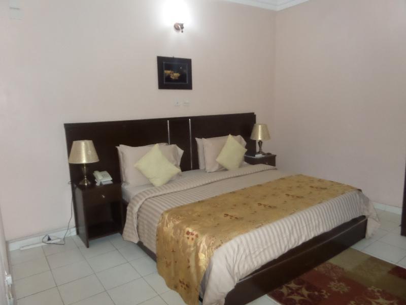 Sheer Luxury Apartments And Suites Абуджа Екстериор снимка