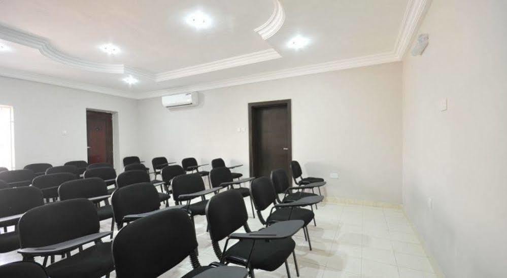 Sheer Luxury Apartments And Suites Абуджа Екстериор снимка