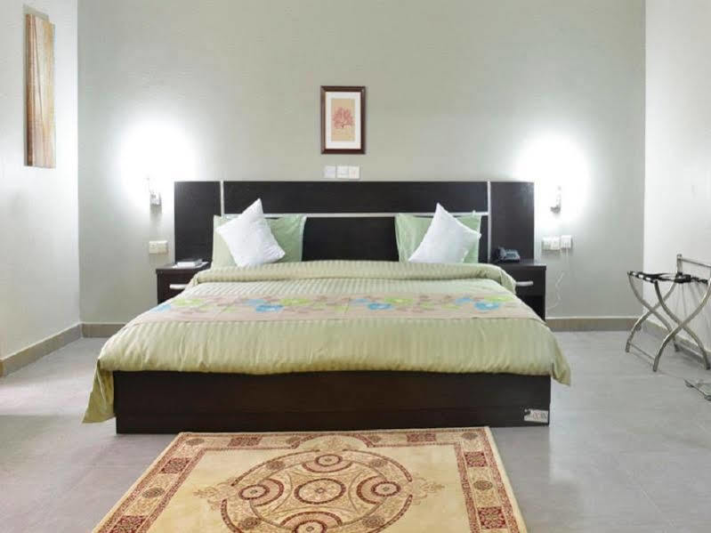 Sheer Luxury Apartments And Suites Абуджа Екстериор снимка
