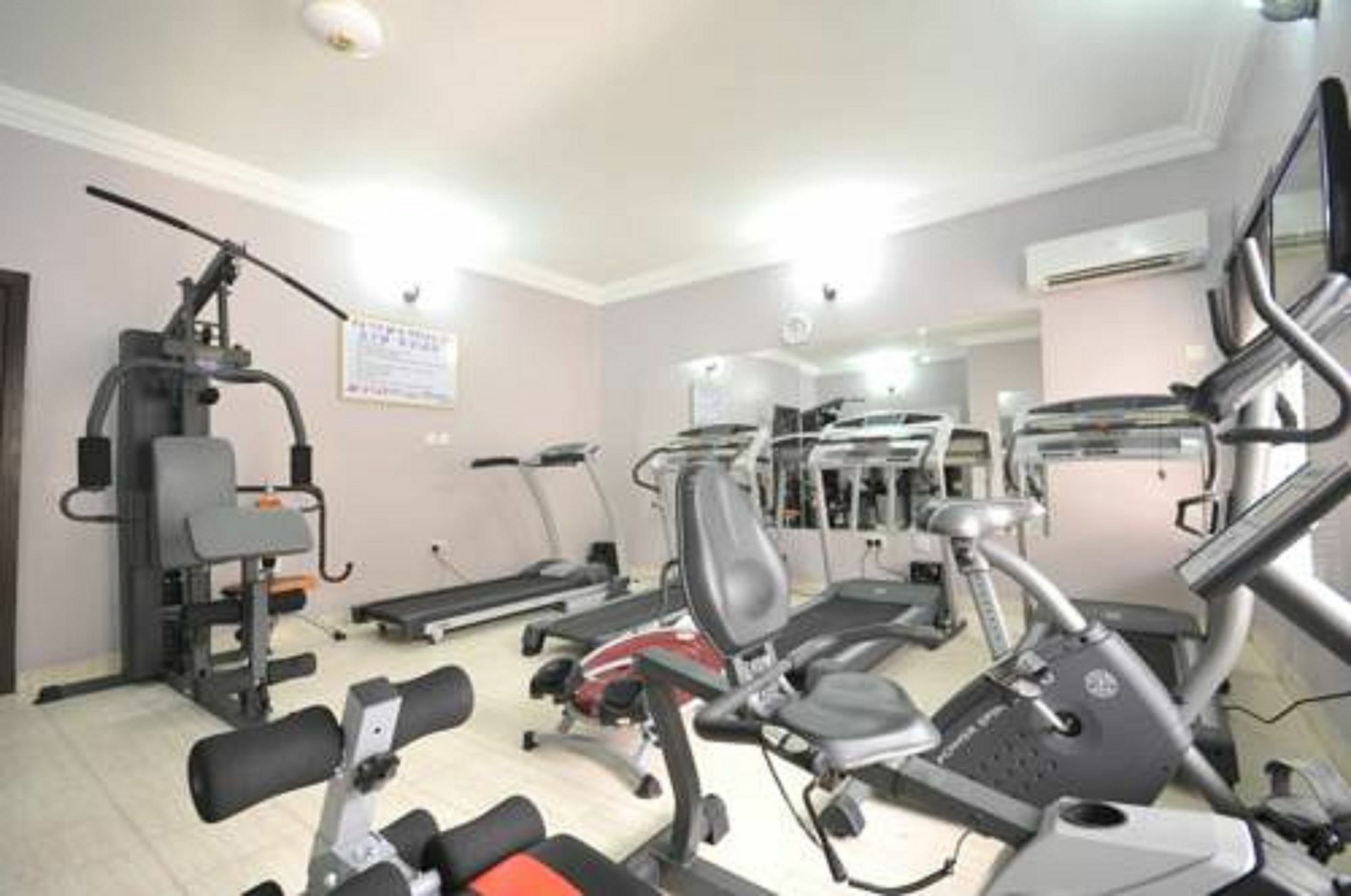 Sheer Luxury Apartments And Suites Абуджа Екстериор снимка