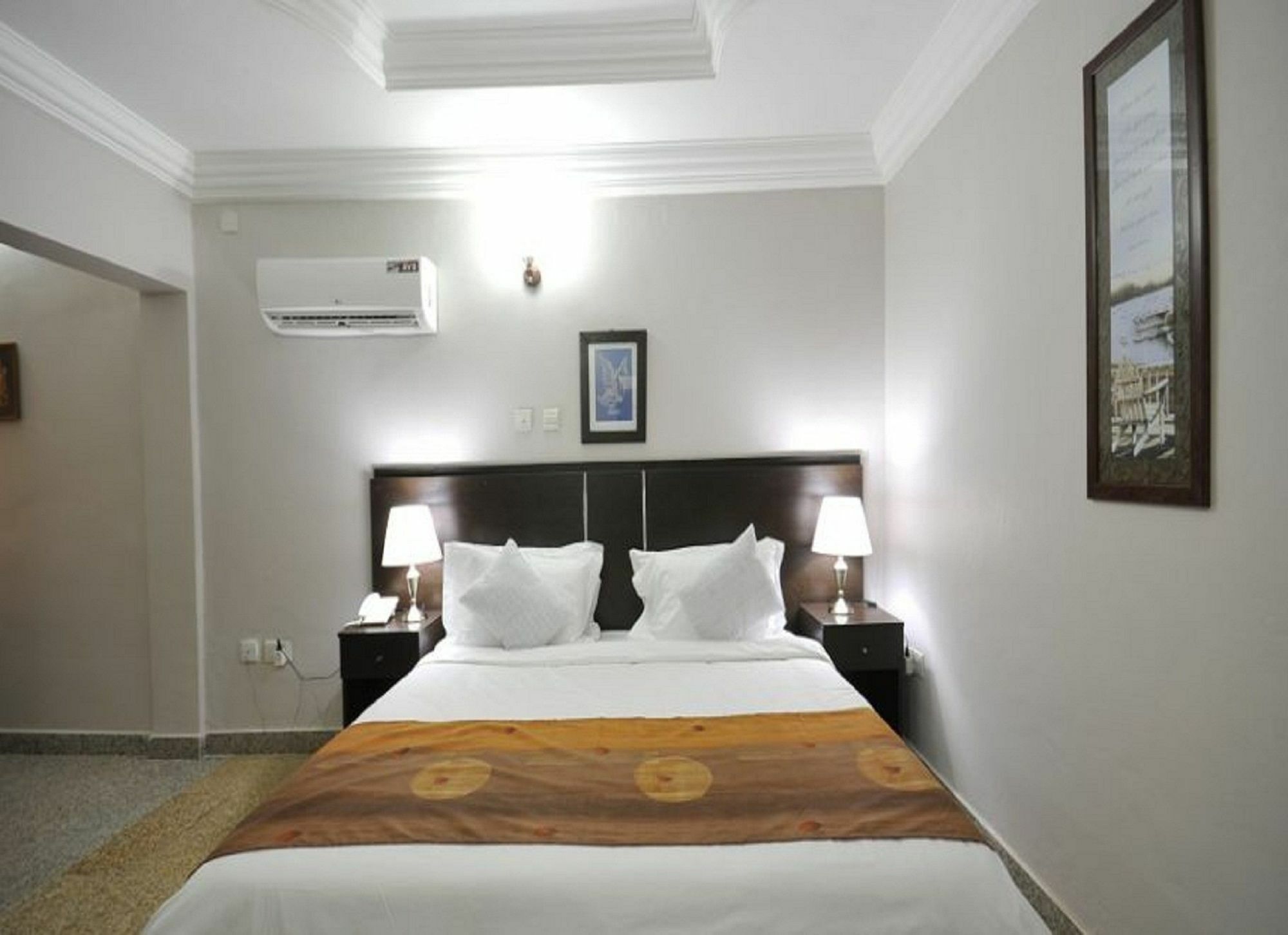 Sheer Luxury Apartments And Suites Абуджа Екстериор снимка